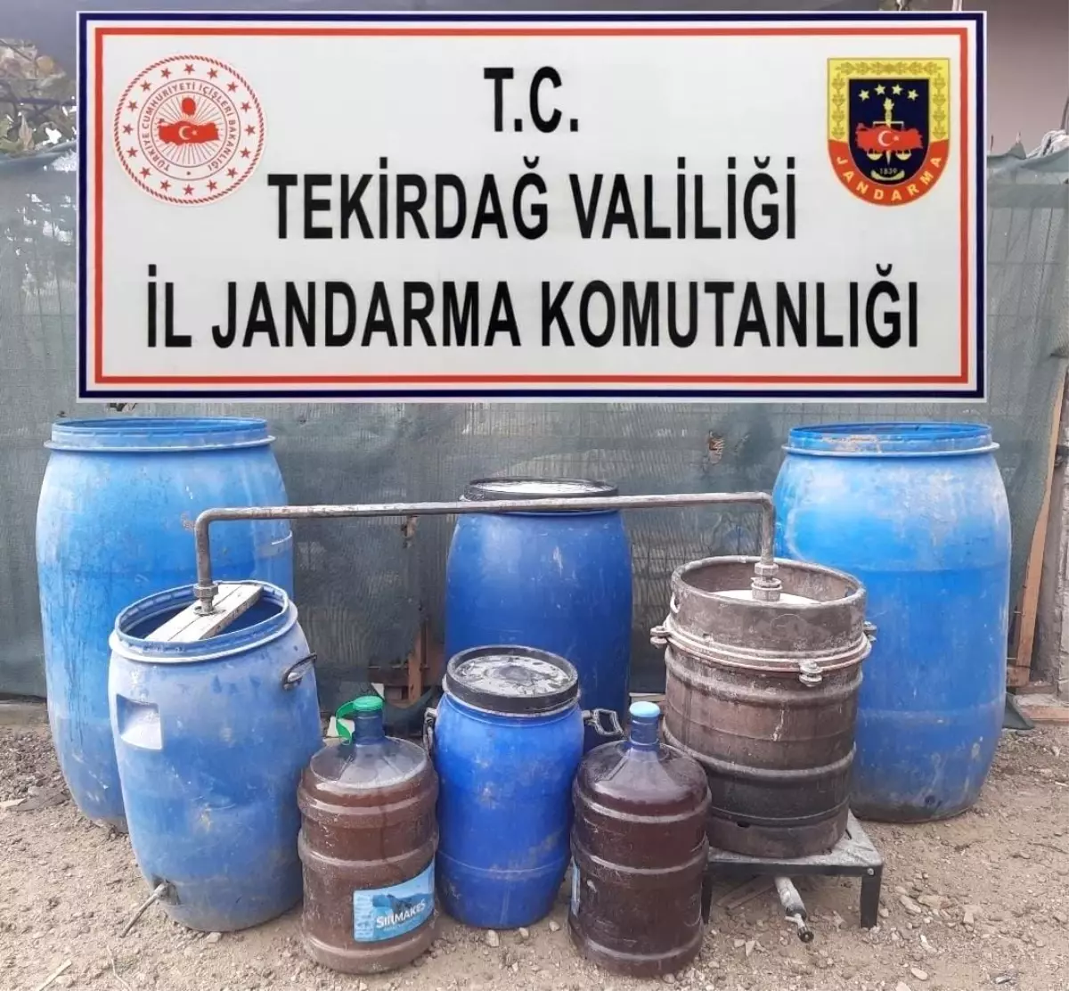 Tekirdağ\'da kaçak üretilen 1320 litre içki ele geçirildi