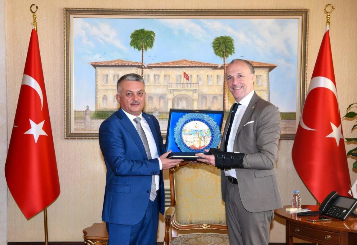 WAKO Başkanı Roy Baker, Antalya Valisi Ersin Yazıcı\'yı ziyaret etti