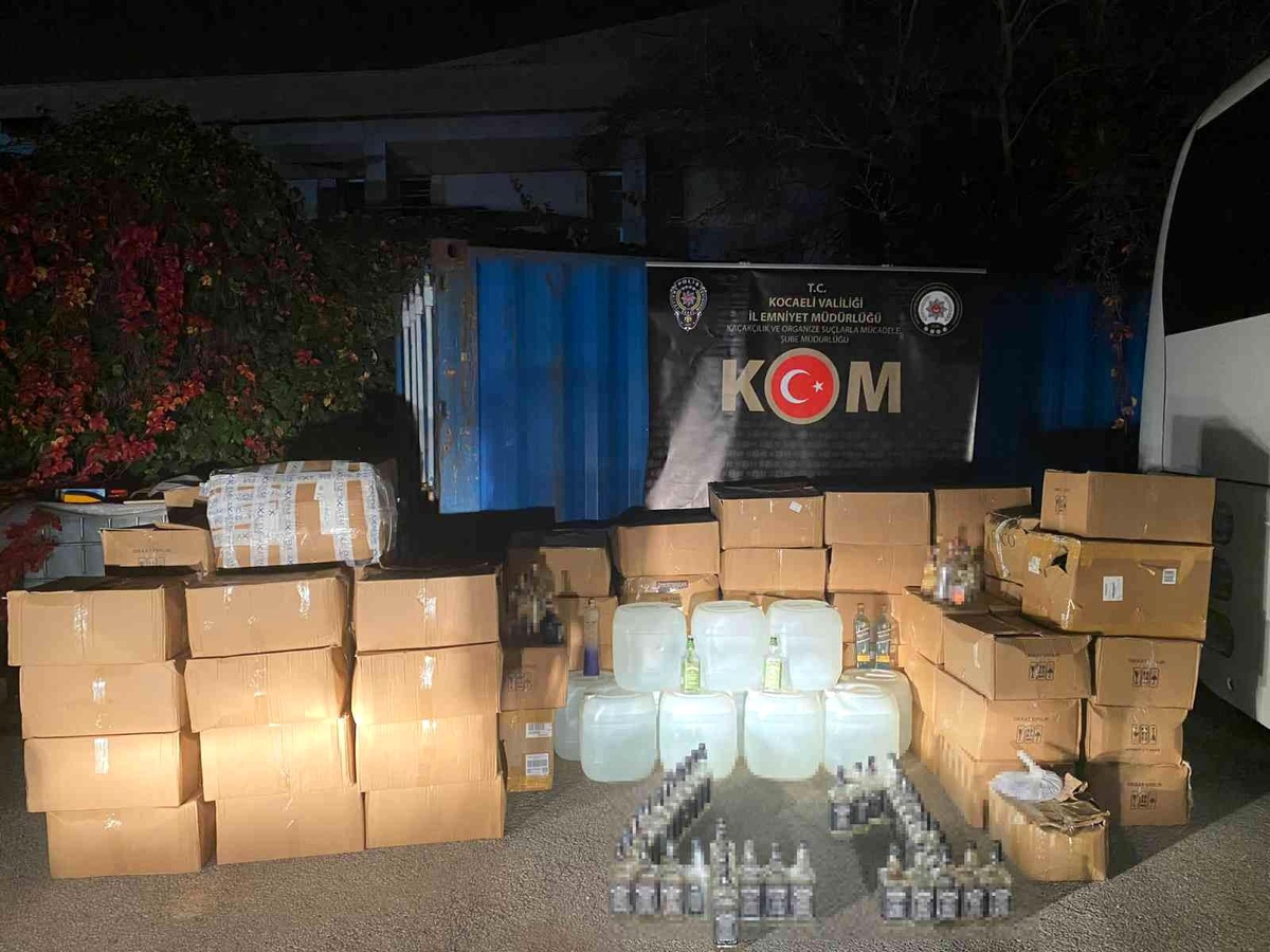Yüzlerce litre kaçak alkol ele geçirildi