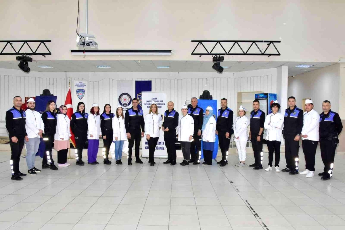 Adana polisi ve milli eğitim, gençlere aşçılık eğitimi verdi