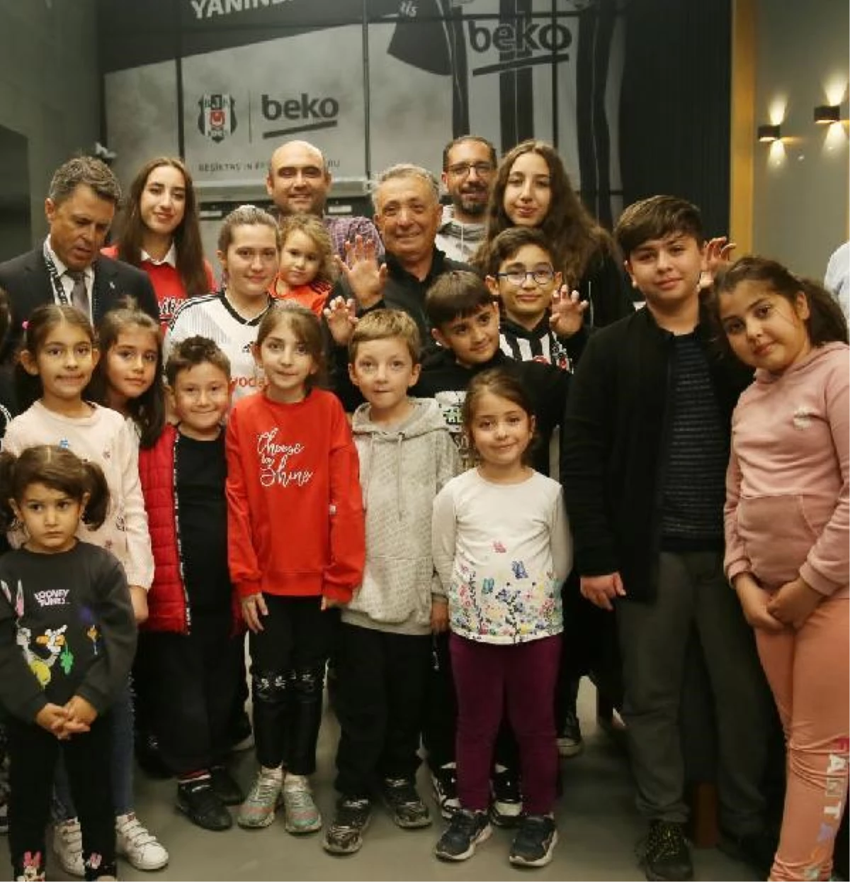 Beşiktaş Kulübü Başkanı Ahmet Nur Çebi, şehit aileleriyle buluştu