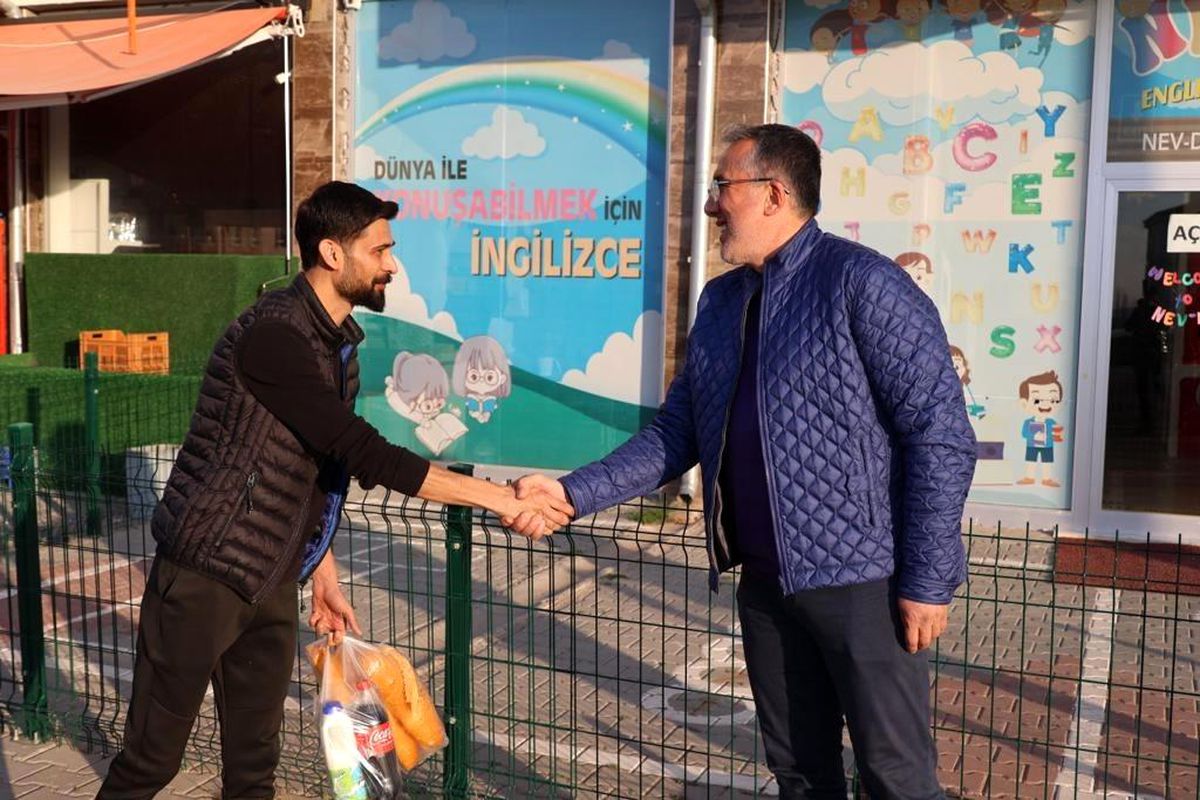 Başkan Savran 15 Temmuz Mahallesi ve 2000 Evler Mahallesi\'ndeki esnafları ziyaret etti