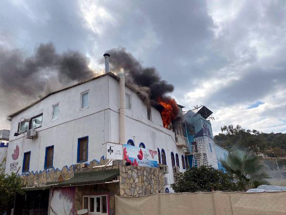 Bodrum\'da otelin çatı katında yangın