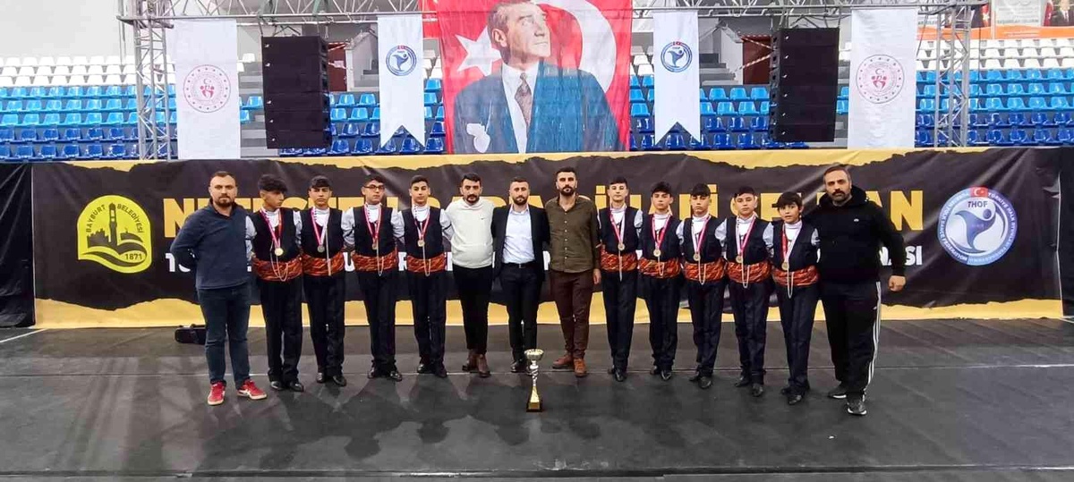 Büyükşehir\'in halk oyunları ekibi Türkiye şampiyonu oldu