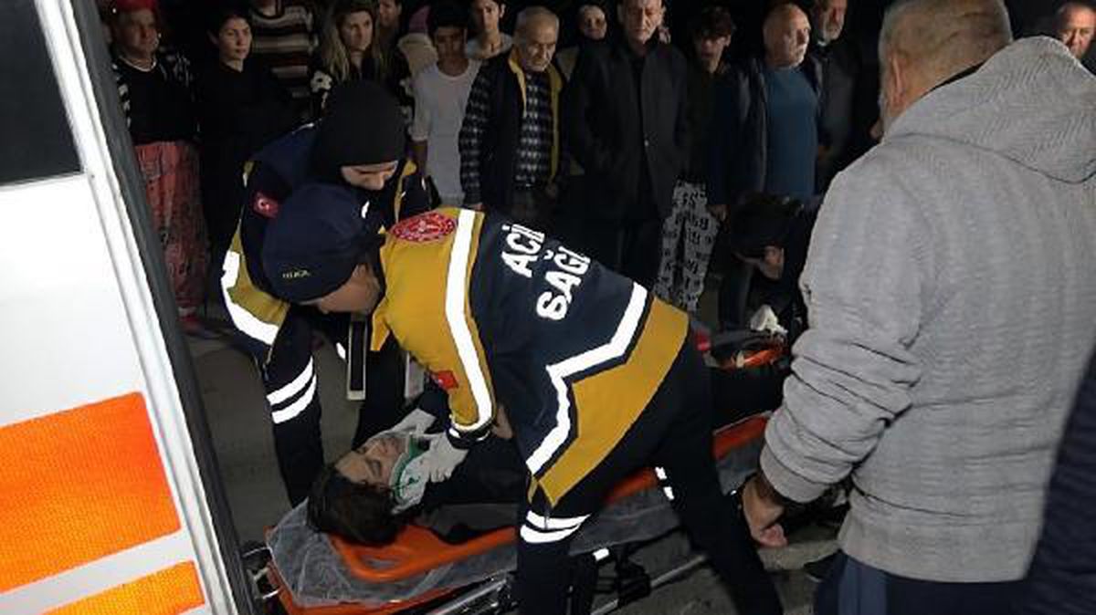 Düzce'de elektrik direğine çarpan minibüsün sürücüsü yaralandı