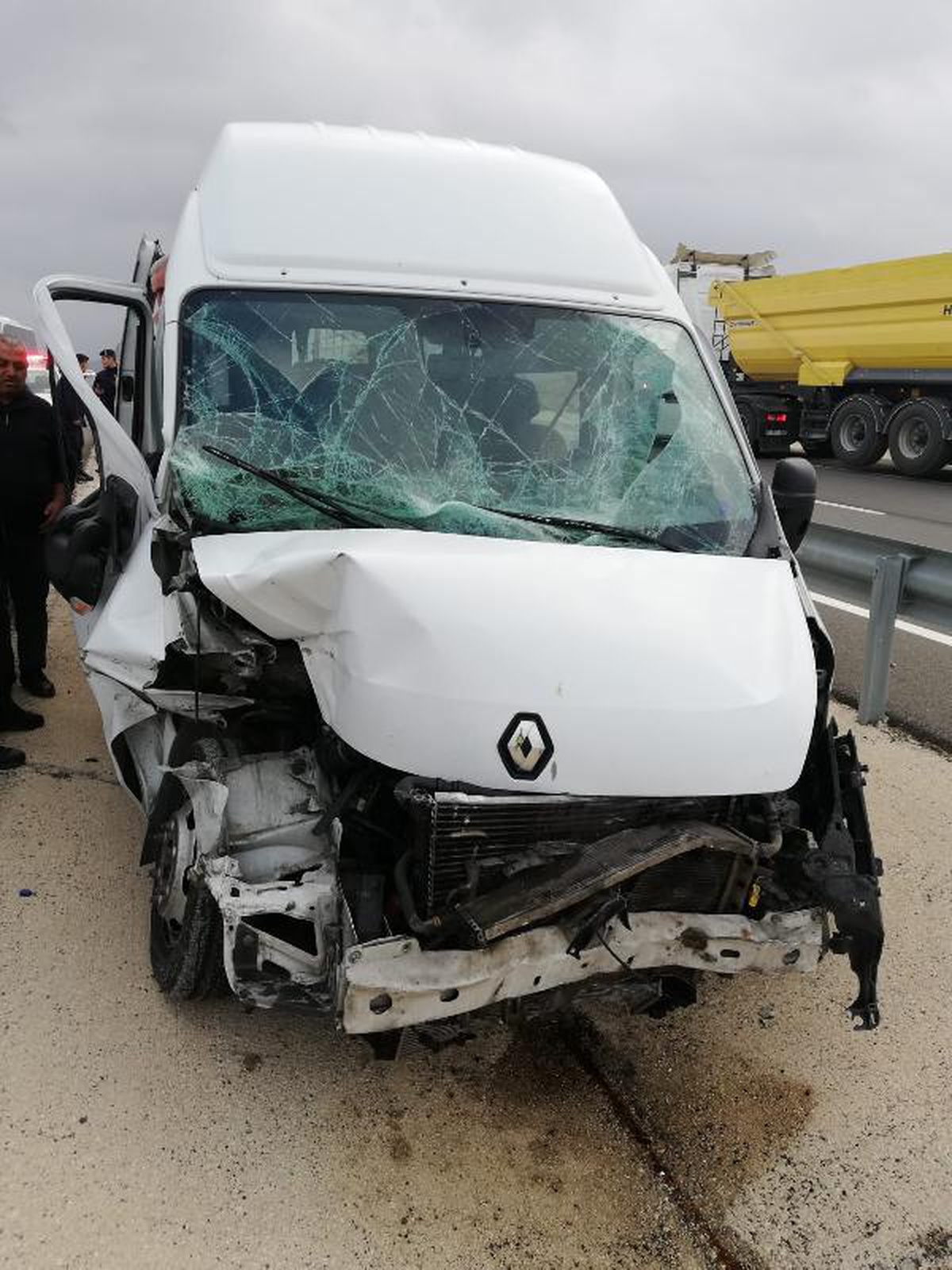 Edirne\'de yolcu minibüsü, kamyonete çarptı: 6 yaralı