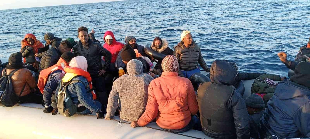 Ege Denizi\'nde 63 göçmen yakalandı, 33 göçmen kurtarıldı