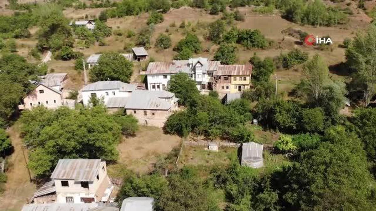 Emekli Milli Eğitim Müdürü 84 yıllık hayatına sığdırdıkları ile gençlere örnek oluyor