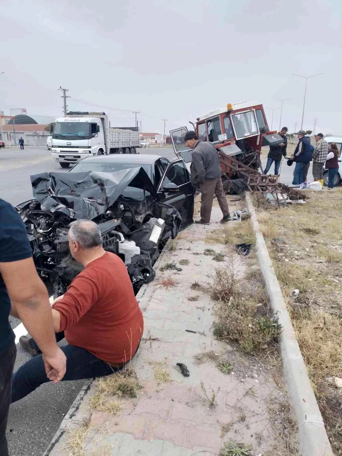 Enez Belediye Başkanı Günenç kaza yaptı, makam arabası hurdaya döndü