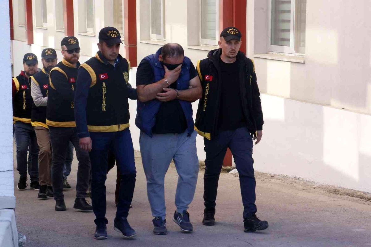Fuhşun şifresi: "Karpuz tarlasında bekliyorum"