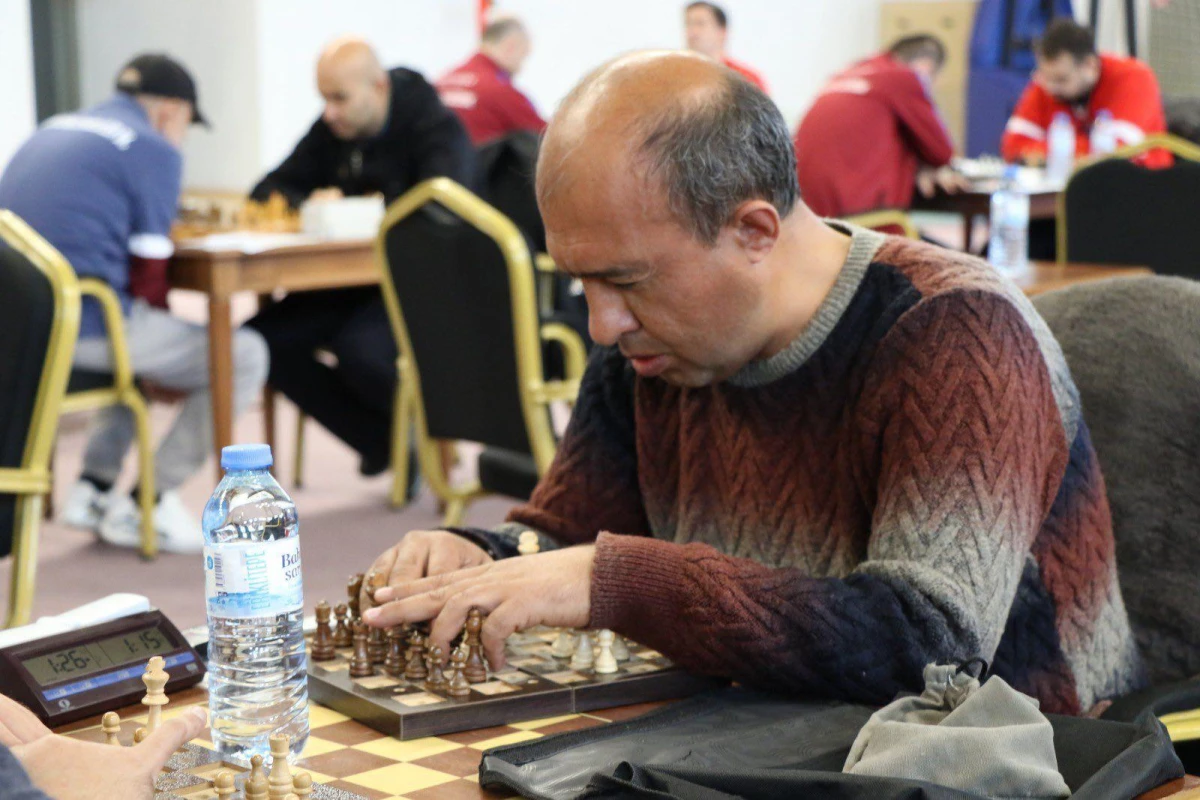 Görme engelli satranççılar, Kocaeli\'de düzenlenen şampiyonada mücadele ediyor