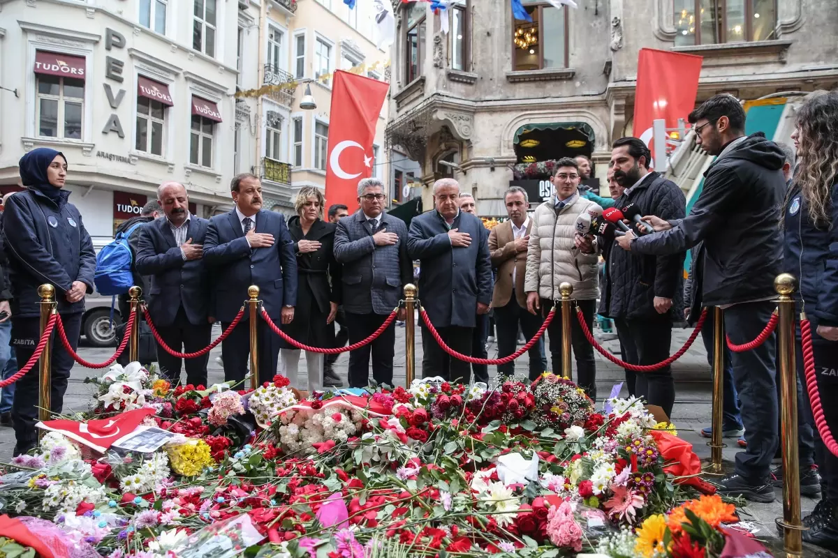 İstiklal Caddesi\'ni ziyaret eden Alevi STK temsilcileri, terör saldırısını kınadı