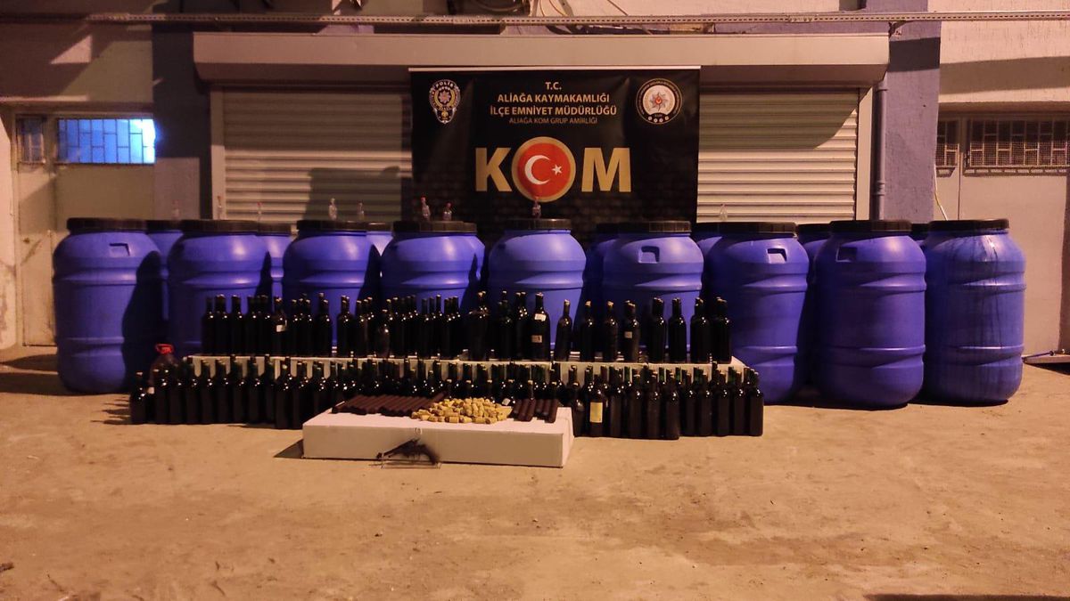 İzmir\'de 4 bin 102 litre kaçak içki ele geçirildi