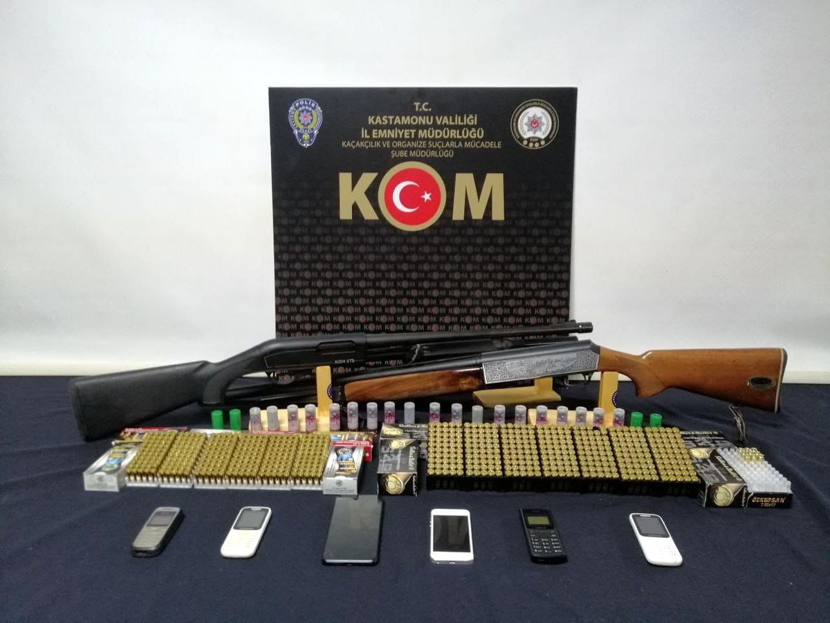 Kastamonu\'da kaçak telefon ve silah operasyonu: 1 gözaltı