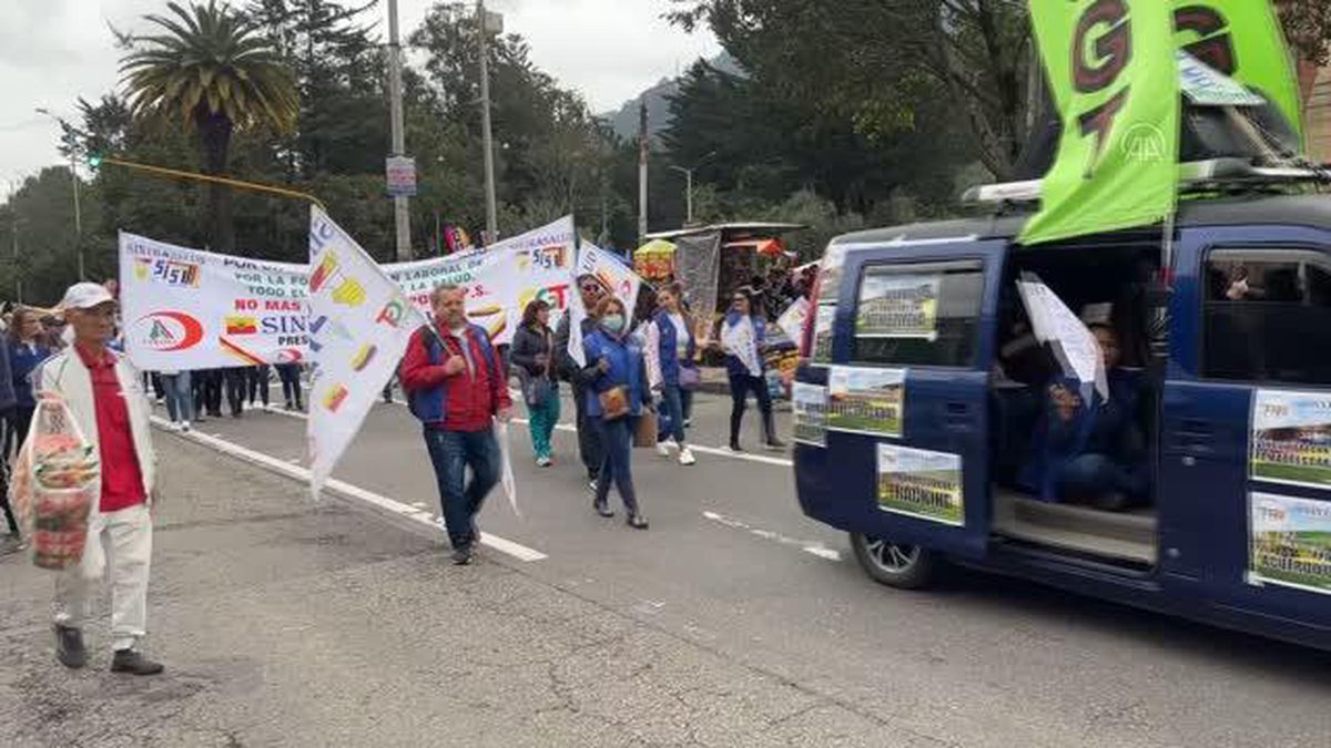 Kolombiya'da Cumhurbaşkanı Gustavo Petro'ya görevdeki 100. gününde destek gösterisi