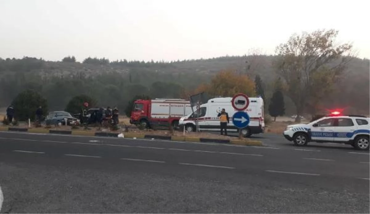 Manisa'da otomobiller çarpıştı: 2 ölü, 5 yaralı