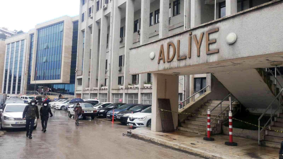 Misafir kavgasında ağabeyi ve yengesini yaralayan sanığa 10 yıl hapis