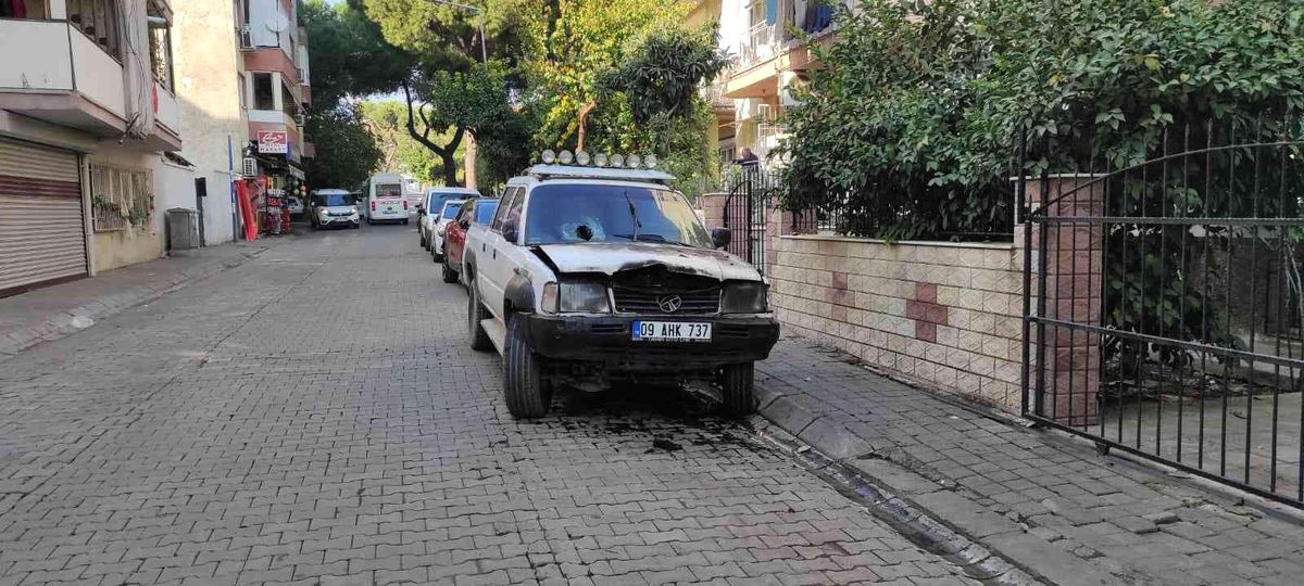 Park halindeki araç bir anda alev aldı