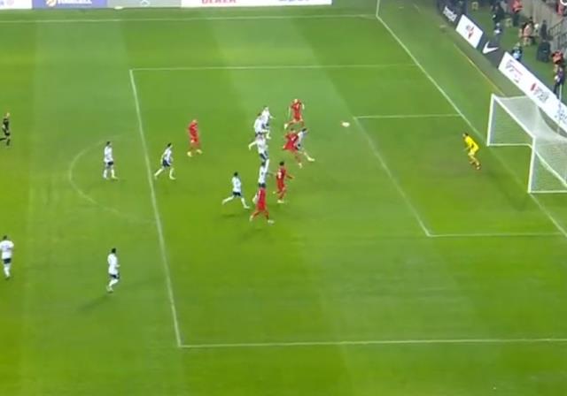 Sen stoper değil miydin Ozan? Bir şık gol de Milli Takım formasıyla attı Sen stoper değil miydin Ozan? Bir şık gol de Milli Takım formasıyla attı