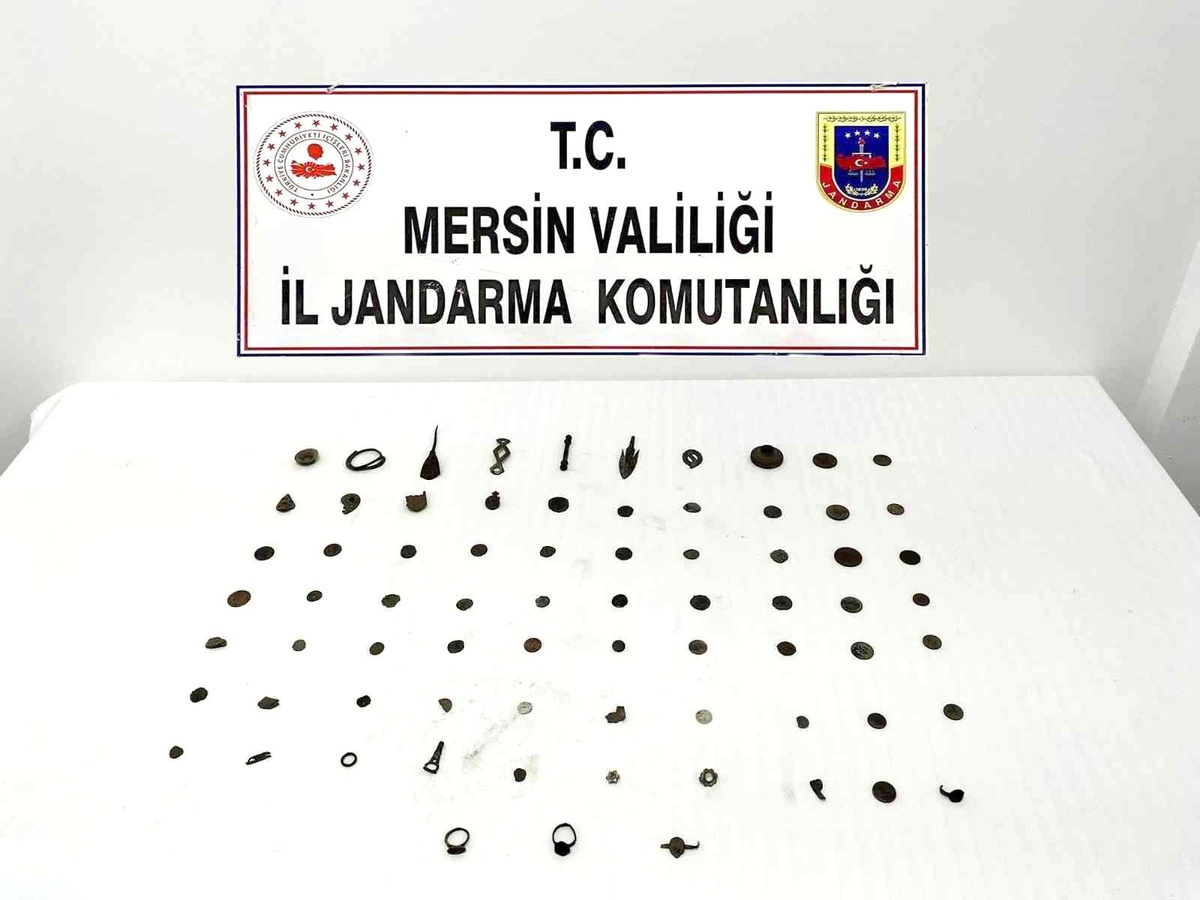 Mersin\'de 60 bronz sikke ele geçirildi