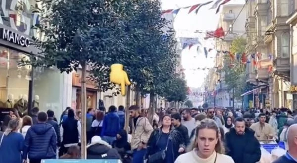 Terörist kadının İstiklal Caddesi'nde turistin kamerasına yansıdığı ortaya çıktı