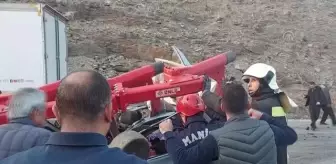 Traktöre çarpan otomobildeki bir kişi öldü