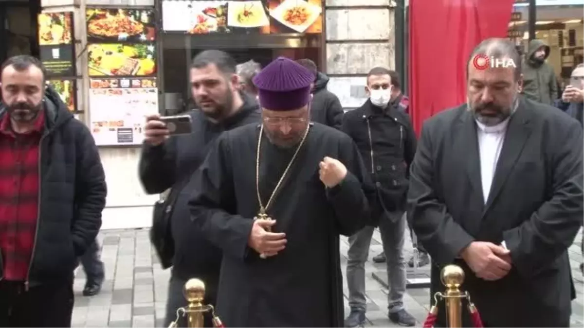 Türkiye Ermenileri Patriği Maşalyan terör saldırısının gerçekleştiği alana karanfil bıraktı