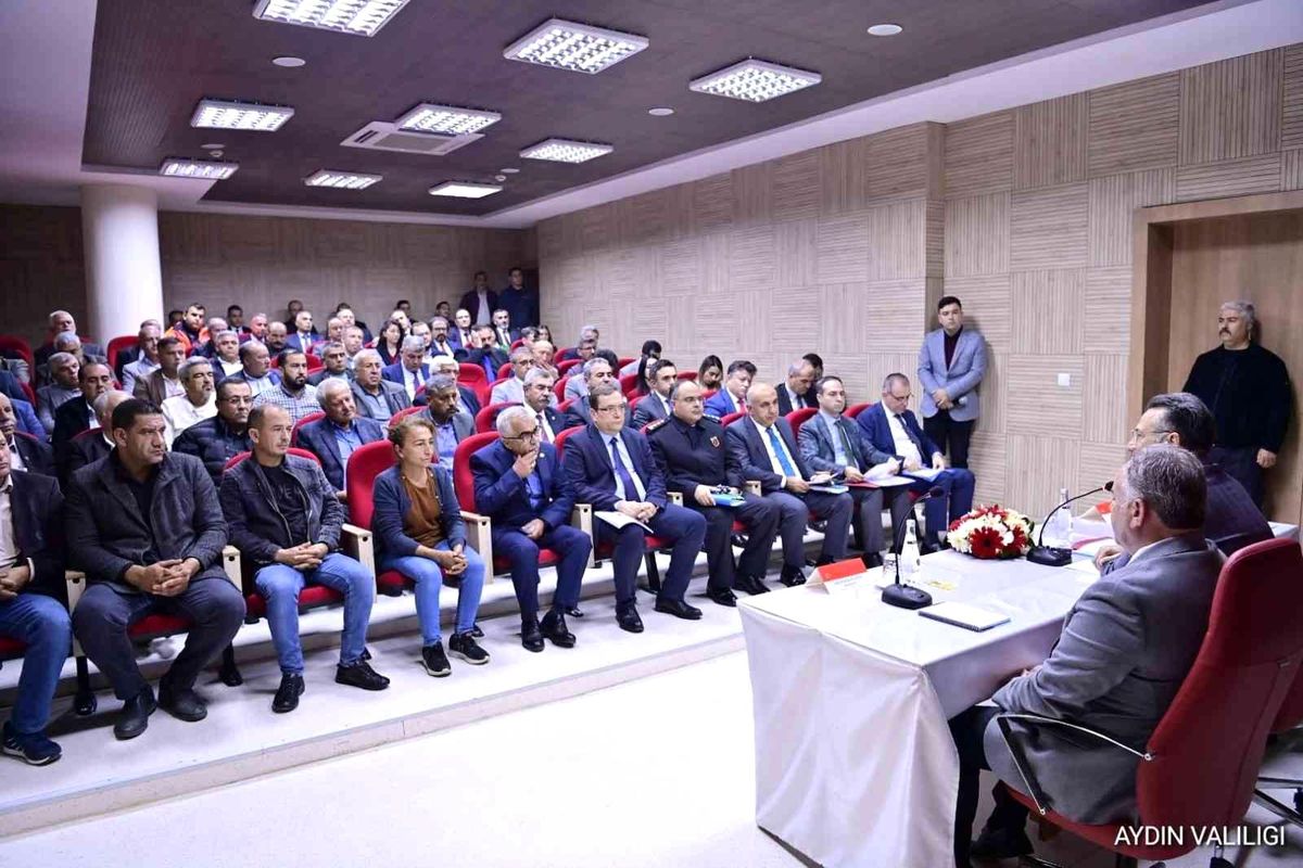 Vali Aksoy, Germencikli muhtarlar ile bir araya geldi