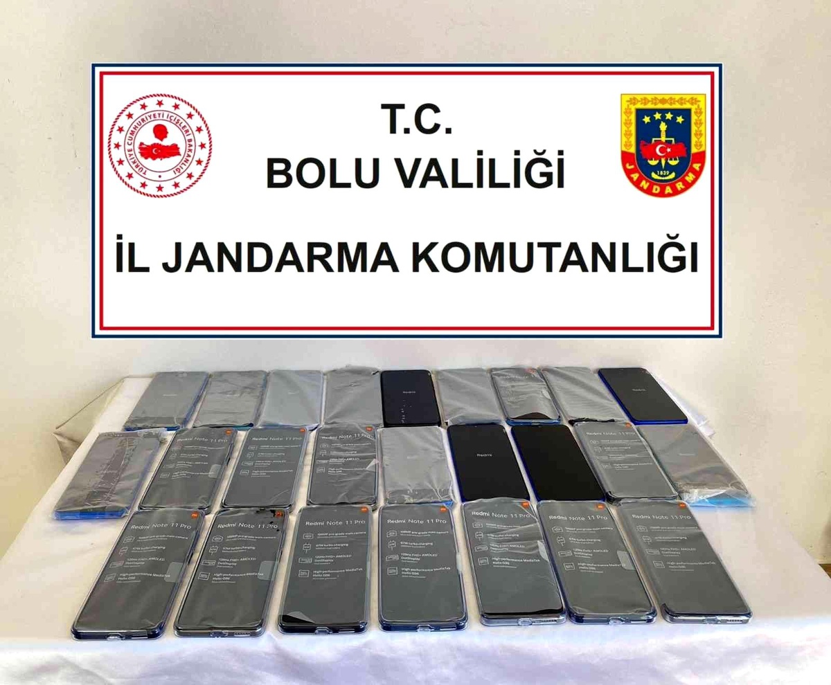 Yolcu otobüsünde 25 kaçak cep telefonu ele geçirildi