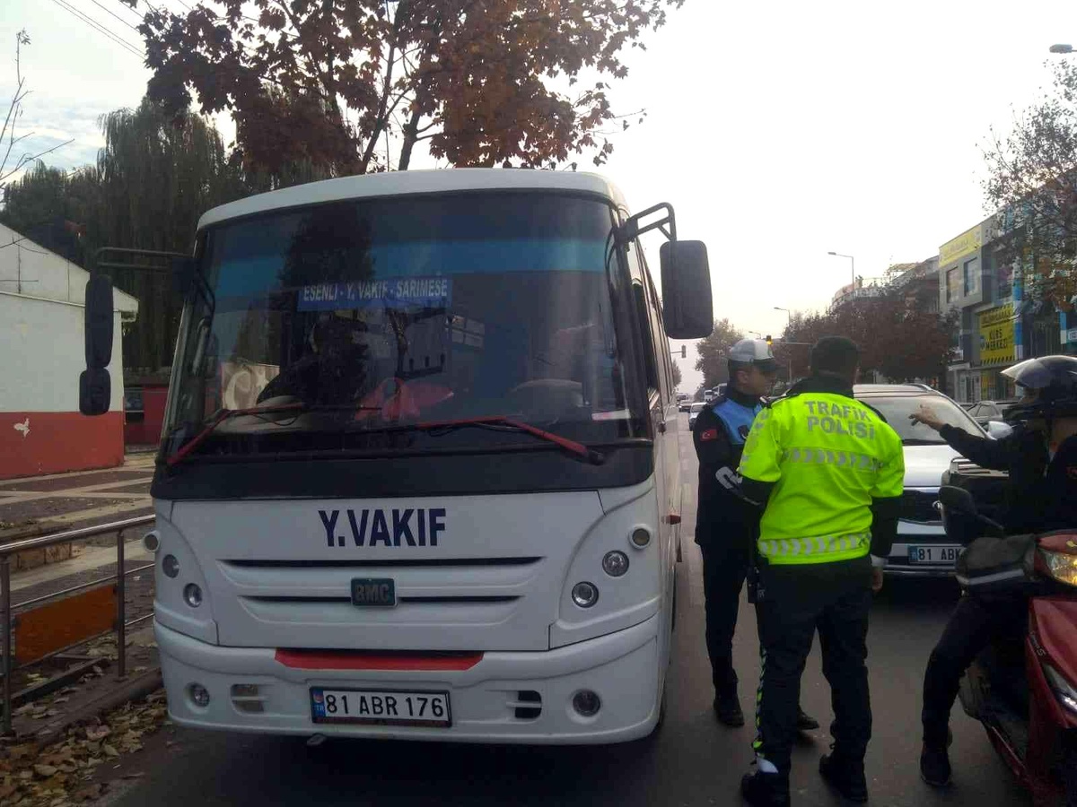 Yolcu taşıyan minibüsler denetlendi