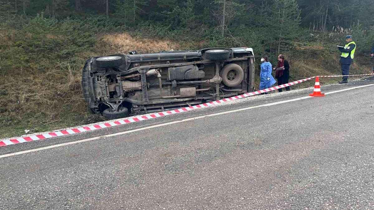 Kastamonu\'da pikap şarampole devrildi, 1 kişi öldü, 1 kişi yaralandı