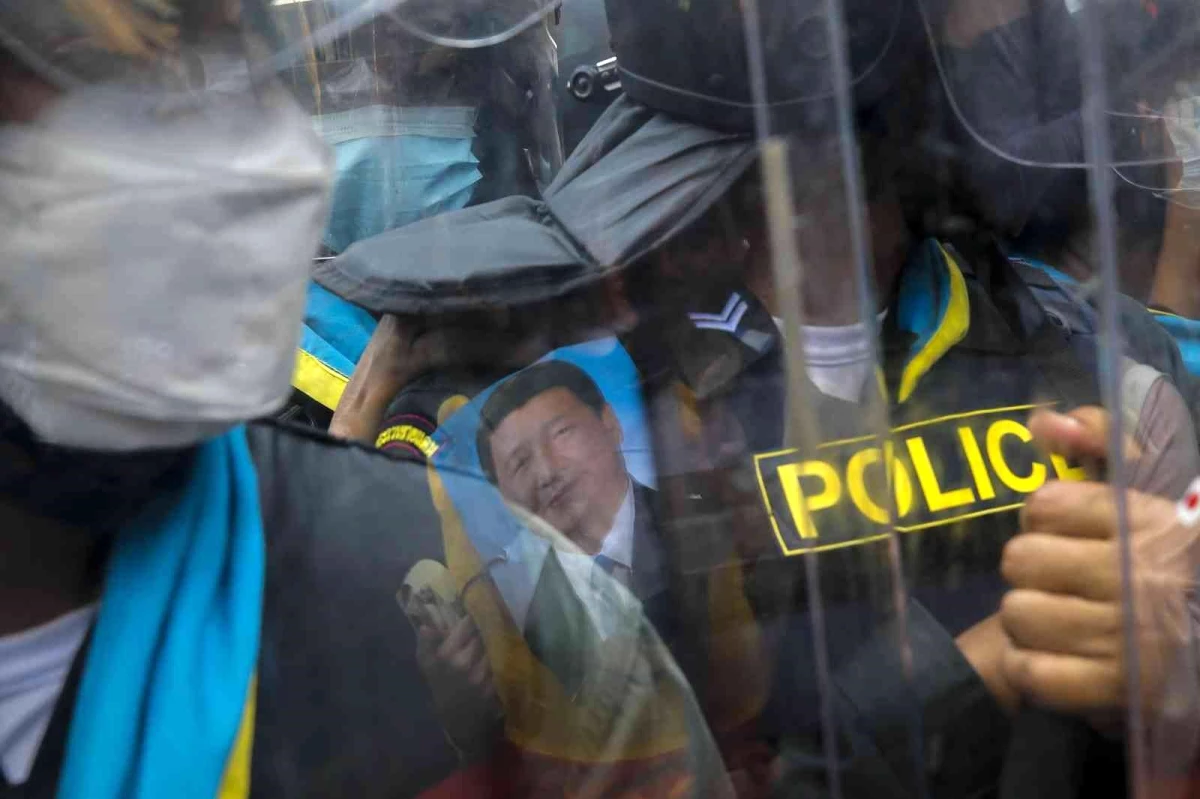 APEC Liderler Zirvesi, Bangkok\'ta protestolarla başladıPolisle protestocular arasında arbede