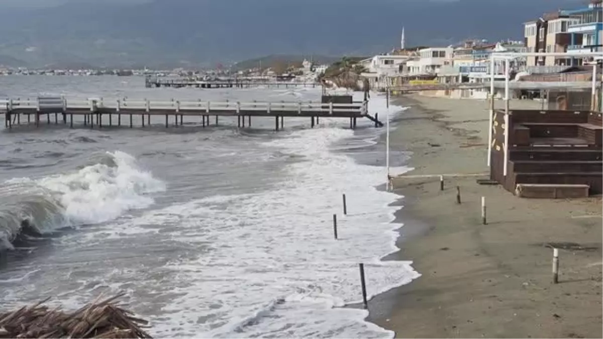 BALIKESİR - Edremit Körfezi\'nde kuvvetli rüzgar etkili oluyor