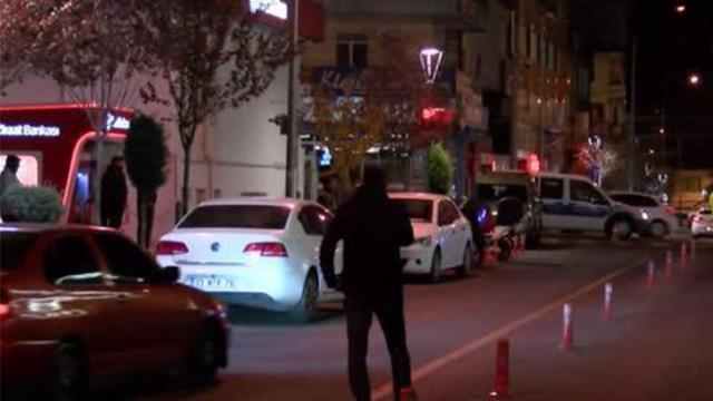 Banka önüne bırakılan valiz herkesi tedirgin etti! İçerisinden ise su dolu bidon çıktı Banka önüne bırakılan valiz herkesi tedirgin etti! İçerisinden ise su dolu bidon çıktı