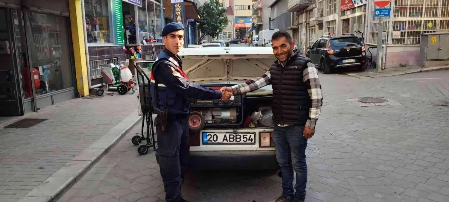 Çalıştıkları yerlerden hırsızlık yaptılar