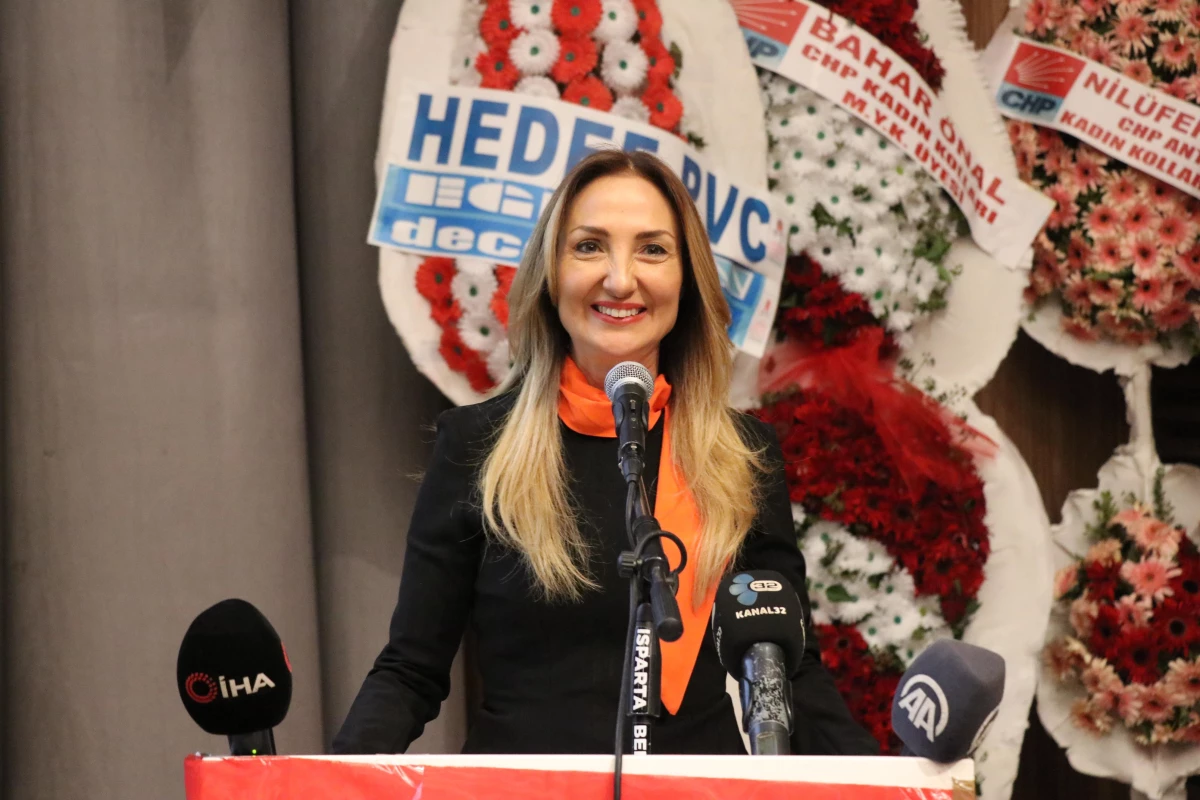 CHP Kadın Kolları Genel Başkanı Nazlıaka Isparta\'da partililerle buluştu