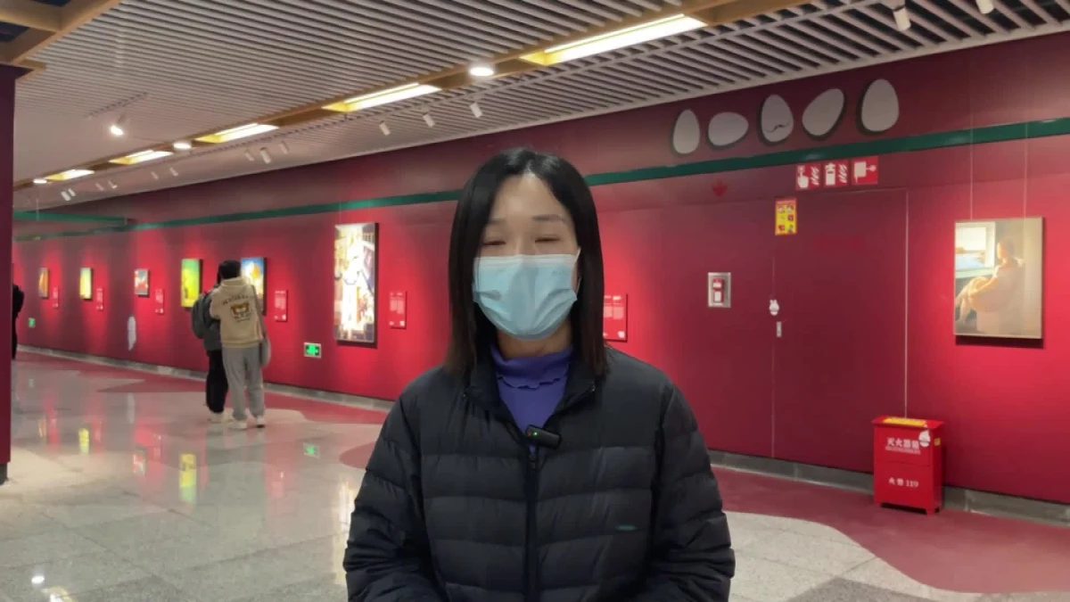 Dali\'nin Şaheserleri Shanghai Metro İstasyonunda Sergileniyor