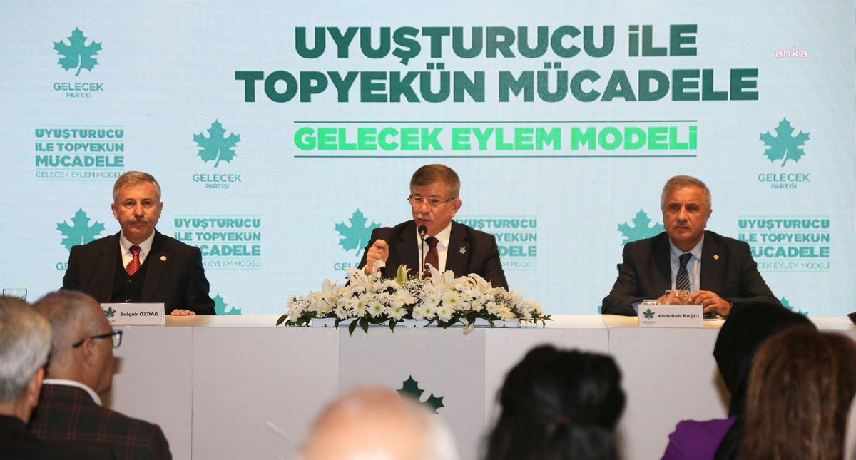 Davutoğlu: Eğer Birçok Bakanın Uyuşturucu Baronu Olarak Bilinen Kişilerle Resimleri Varsa Tuz, Kokmanın Ötesine Geçmiş Demektir