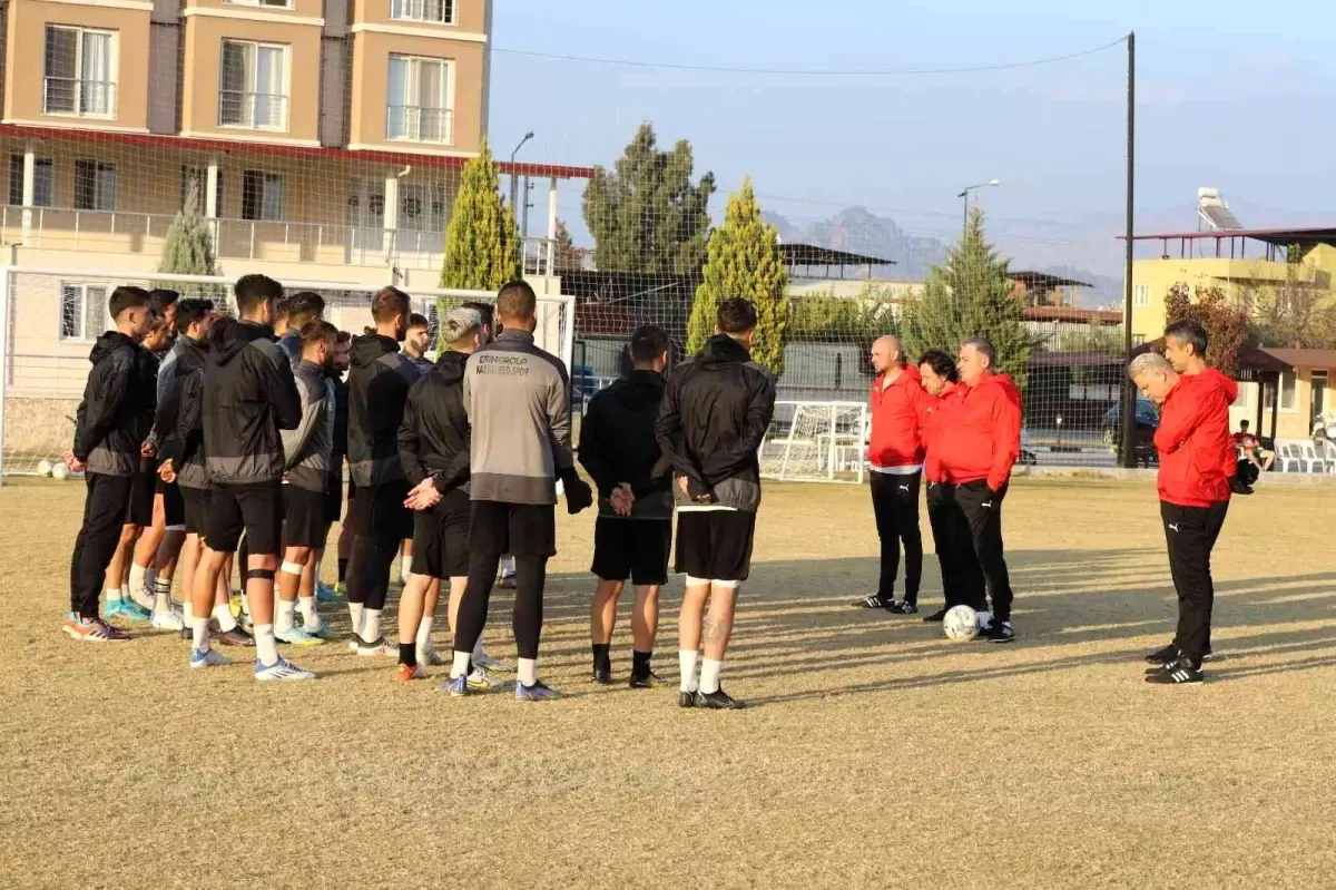 Eşin Group Nazilli Belediyespor, yeni teknik direktör Toros ile ilk antrenmanına çıktı