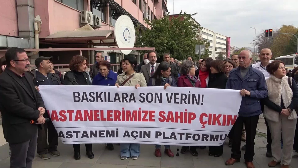 "Hastanemi Açın Platformu", Ulucanlar Göz Hastanesi\'nin Önünden Seslendi: "Hastanelerimizin Hak Ettiği İyileştirmeler, Yatırımlar Yapılmalıdır"