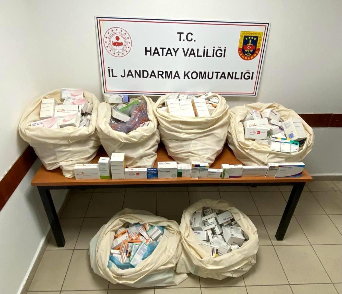 Hatay\'da 3 milyon liralık kaçak ilaç ele geçirildi