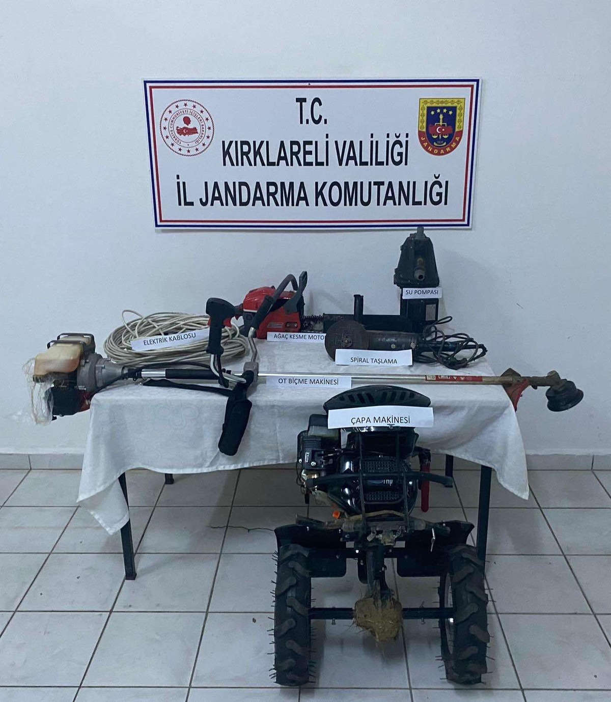 Kırklareli\'nde bağ evlerinden hırsızlık iddiasıyla 3 şüpheli yakalandı