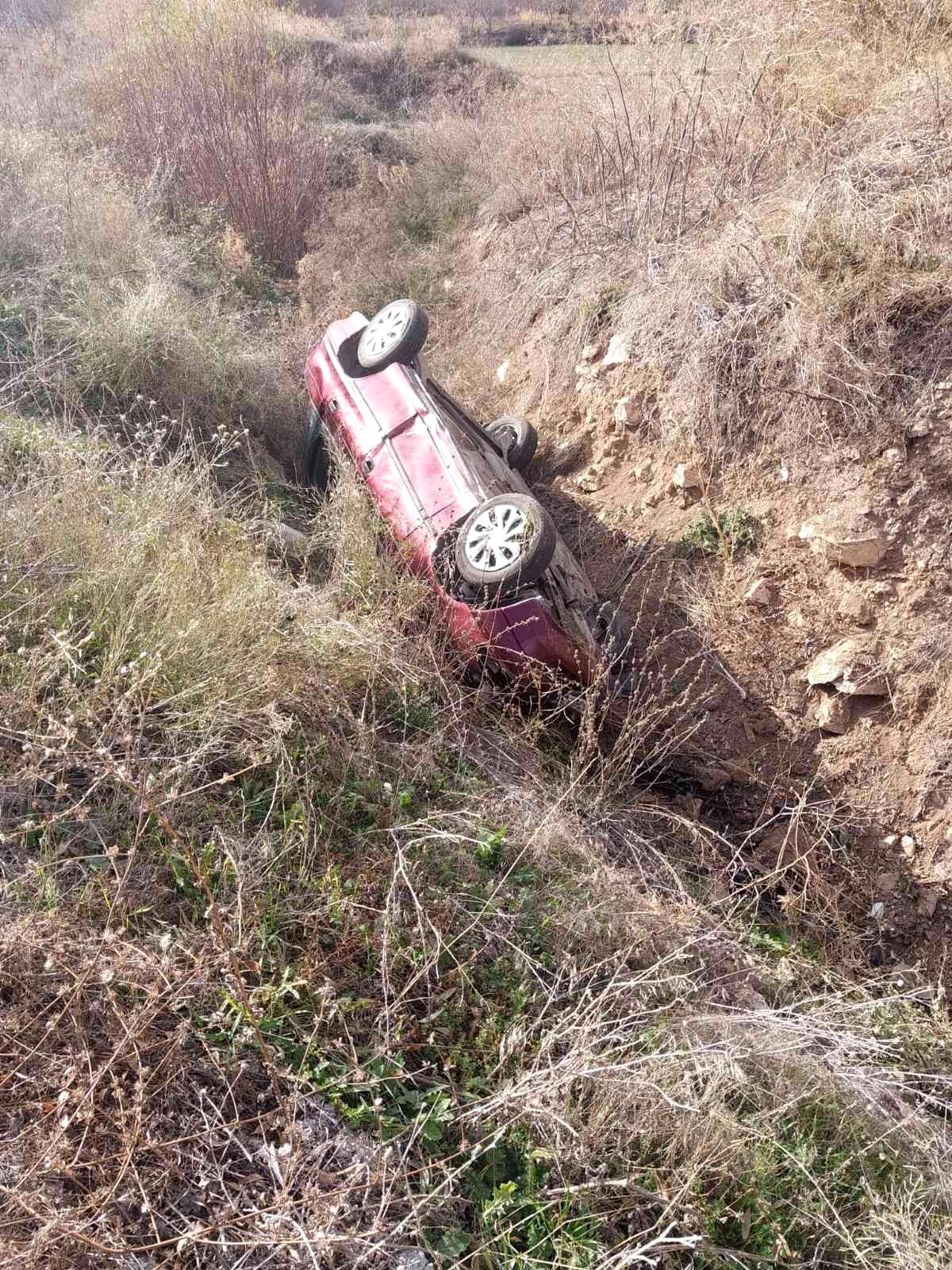 Beyşehir\'de devrilen otomobilin sürücüsü yaralandı