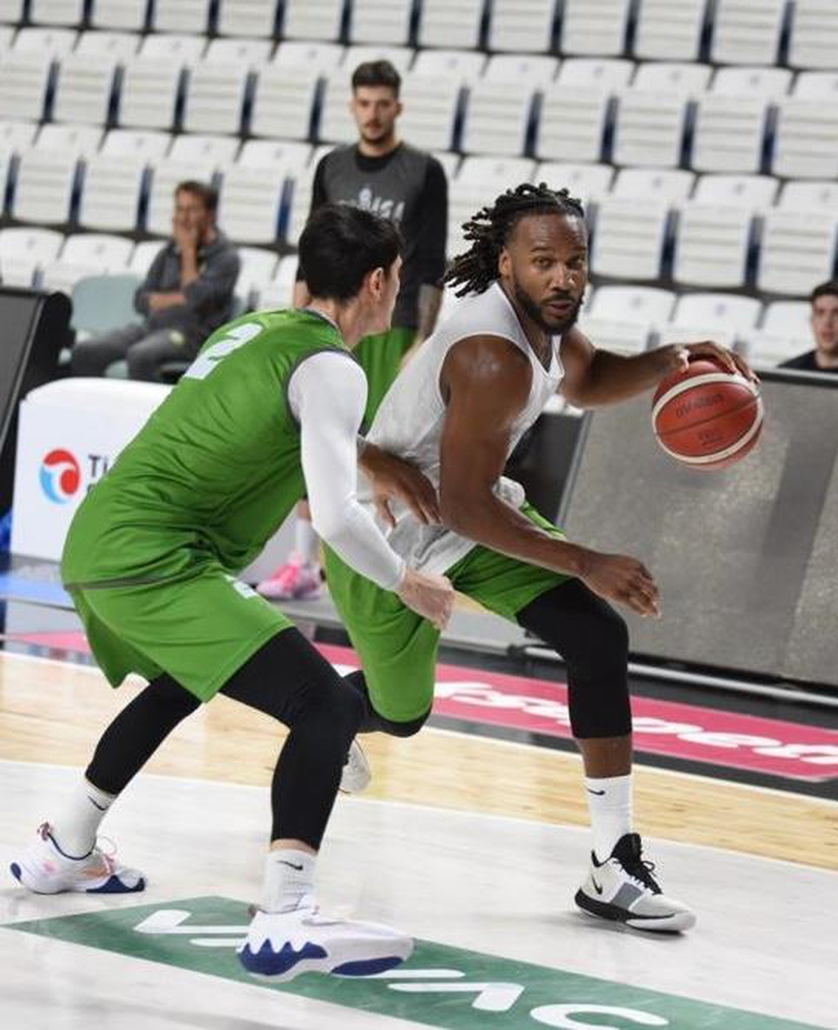 Manisa Büyükşehir Belediyespor Basketbol Takımı hazırlıklarını sürdürüyor