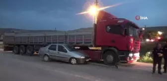 Otomobil tıra çarptı, faciadan dönüldü