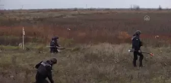 Rus güçlerinin çekildiği Herson bölgesinde mayın temizleme çalışmaları sürüyor