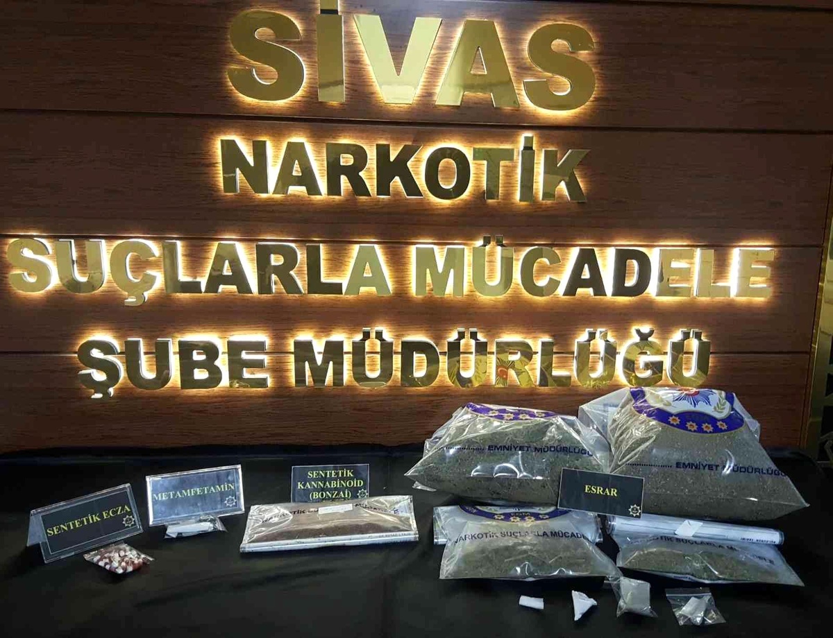Sivas\'ta zehir tacirlerine operasyon: 2 tutuklama