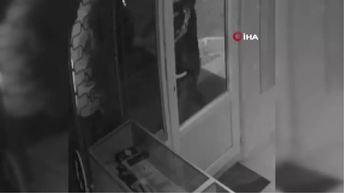 Teknik servise giren hırsızlar umduğunu bulamayınca geldikleri gibi geri gitti