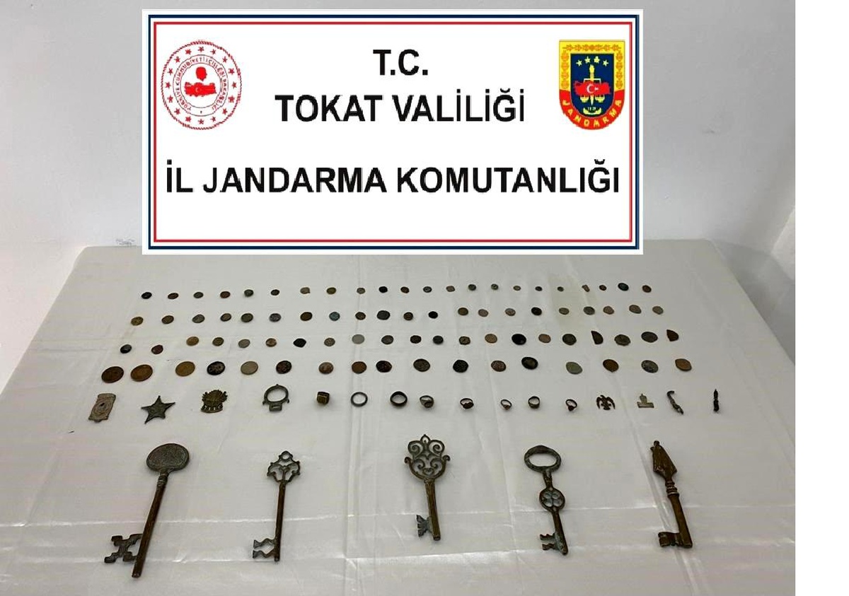 Üzerinden 102 parça tarihi eser çıktı