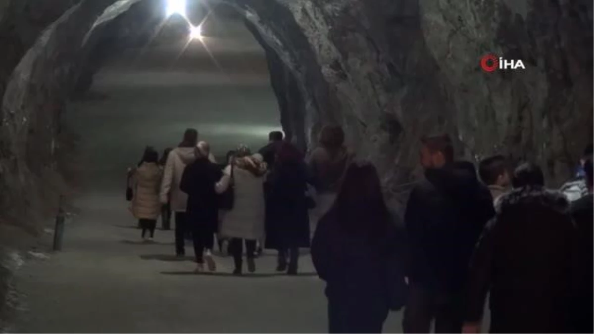 Yerin 150 metre altındaki 5 bin yıllık tuz mağarasında ders